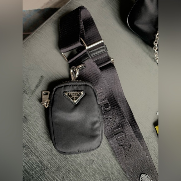 Prada Re-Edition Nylon Bag - Picture 4 of 9